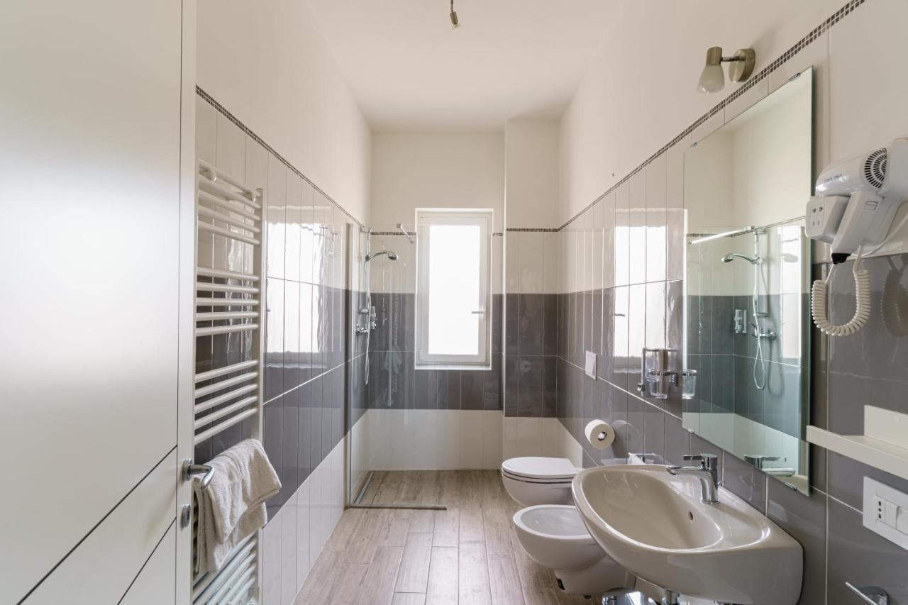 Aparthotel Le Marine Bisceglie Buitenkant foto