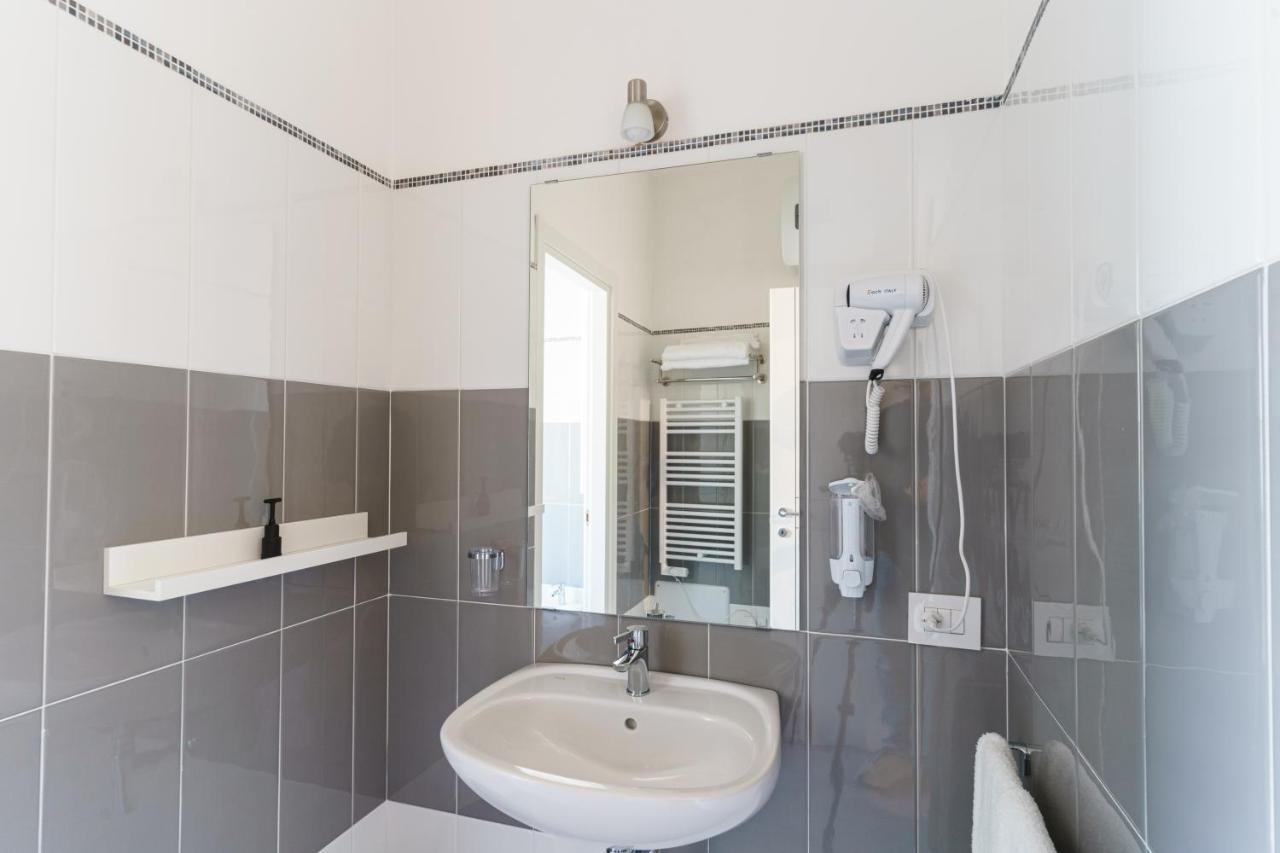 Aparthotel Le Marine Bisceglie Buitenkant foto